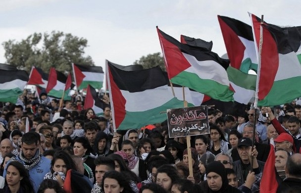 مئات من عرب إسرائيل يتظاهرون ضد الضربات على سوريا