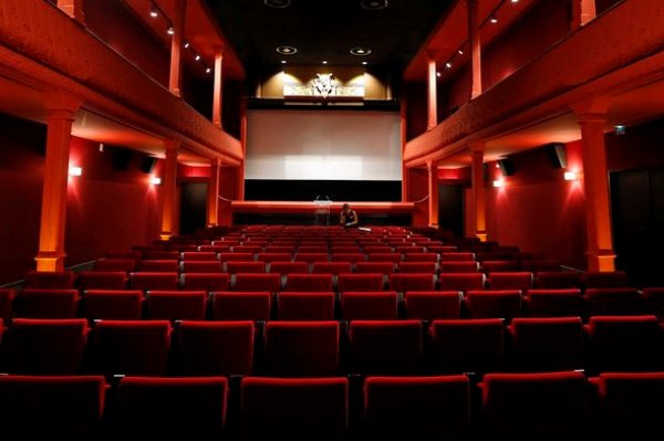 السعودية تفتتح غدًا أول دار سينما