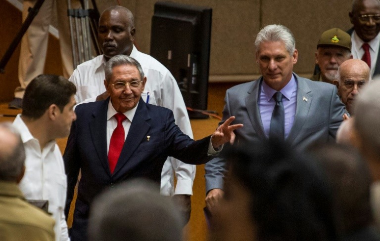 راوول كاسترو يتخلى عن الرئاسة في لحظة تاريخية في كوبا