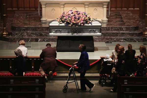 رؤساء أميركيون سابقون يشاركون في جنازة باربرا بوش