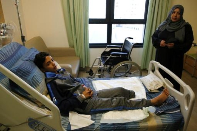 بتر قدم فتى فلسطيني اصيب بنيران الجنود الاسرائيليين على الحدود مع غزة