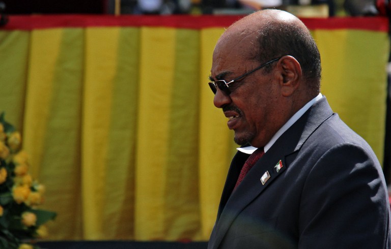 الرئيس السوداني يقيل وزير الخارجية