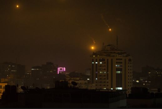 سلاح الجو الإسرائيلي يقصف قاربين على شواطئ غزة