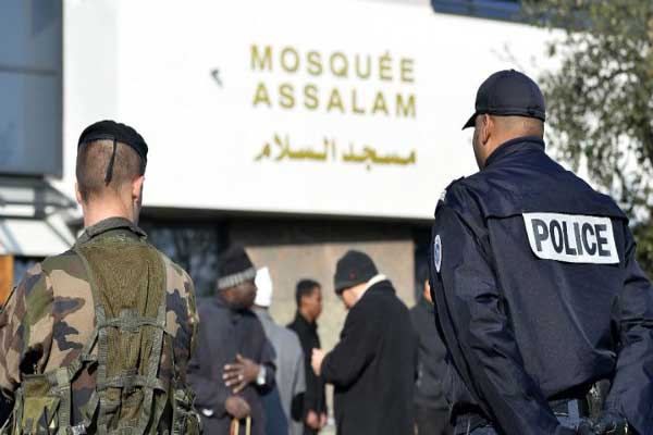 أئمة في فرنسا يدينون التطرف: القرآن لا يدعو إلى القتل