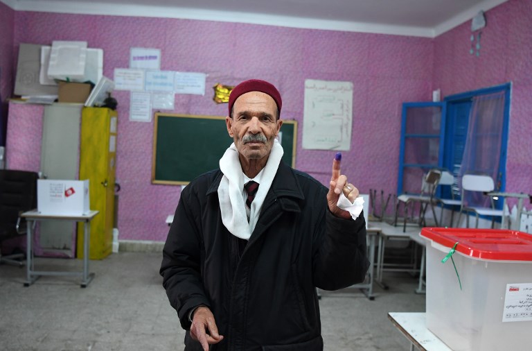التونسيون يقترعون في أول انتخابات بلدية حرّة