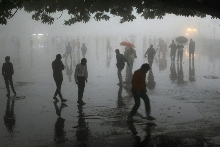 نحو مئة قتيل في عواصف عاتية بشمال الهند
