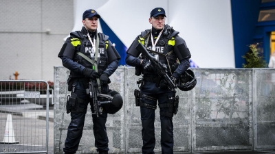 الشرطة الهولندية تفتح تحقيقا في عملية طعن بوسط لاهاي