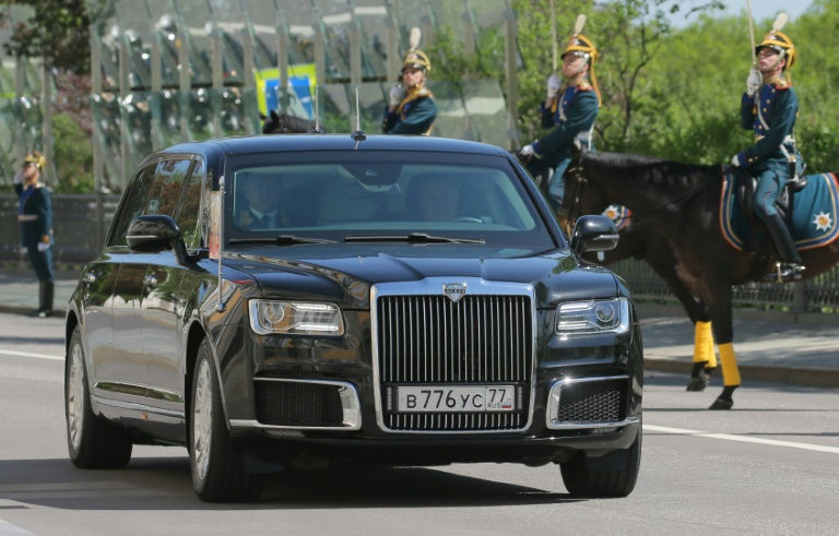 بوتين يتوجه لحفل تنصيبه بسيارة ليموزين 