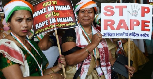 فتاة هندية تصارع الموت بعد اغتصابها واحراقها في شرق الهند