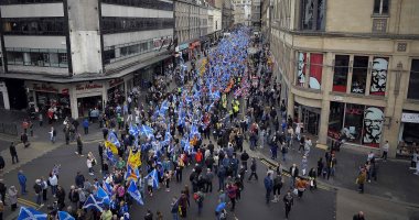 عشرات الالاف يشاركون في مسيرة من اجل استقلال اسكتلندا