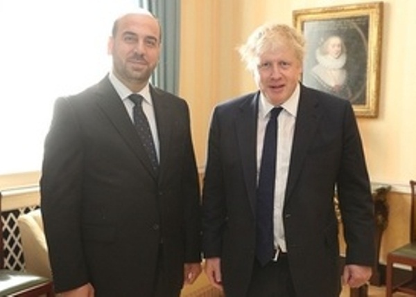 وزير الخارجية البريطاني يرحب بزيارة رئيس هيئة التفاوض السورية