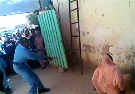 الشرطة السودانية تجلد امرأة تزوجت دون موافقة والدها!