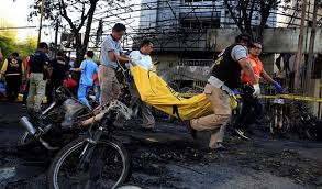 الانتحاريون وراء الهجوم على مقر للشرطة في أندونيسيا هم أسرة