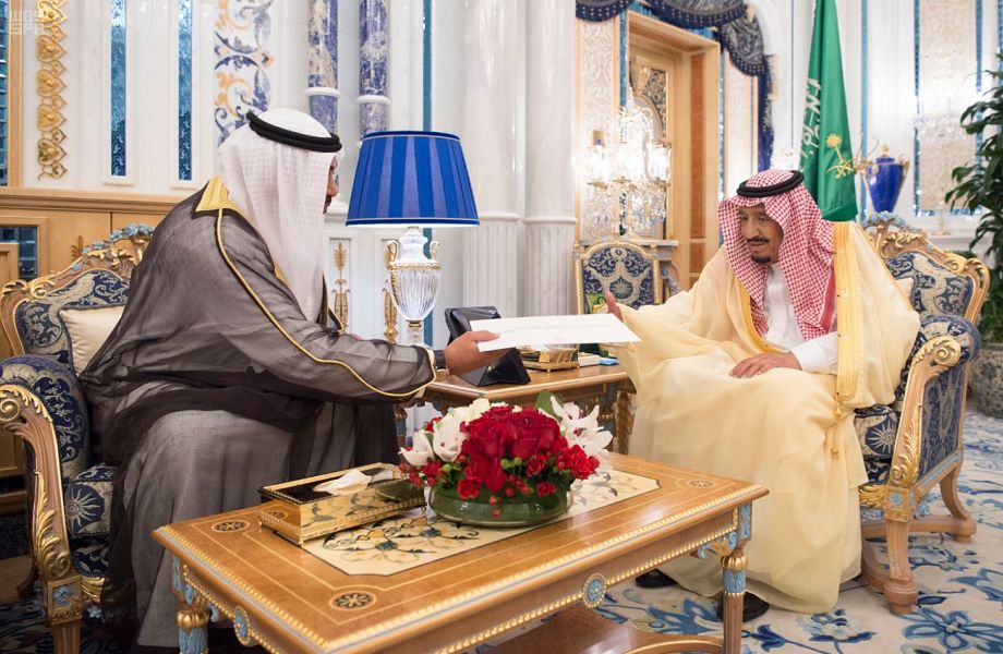 العاهل السعودي يتسلم رسالة خطية من أمير الكويت