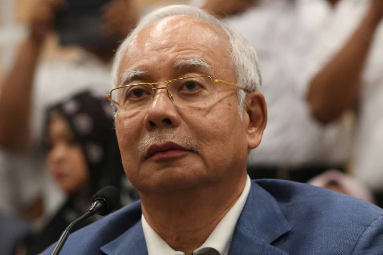 منع نجيب رزاق من مغادرة ماليزيا بعد خسارته الانتخابات