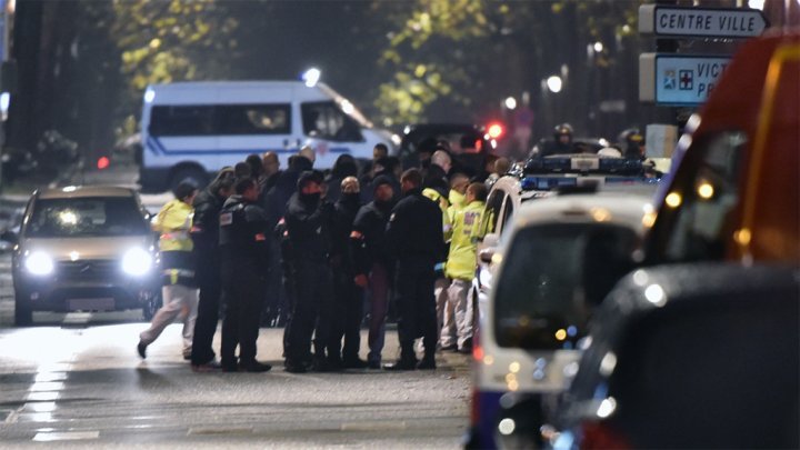 داعش يتبنى الاعتداء بسكين في باريس