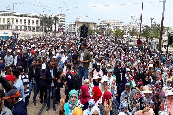 عشرات الآلاف من المغاربة يتظاهرون بالدار البيضاء تضمانا مع الشعب الفلسطيني