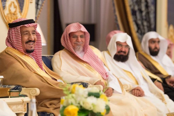 الملك سلمان يستقبل الأمراء والوزراء وقادة القطاعات العسكرية