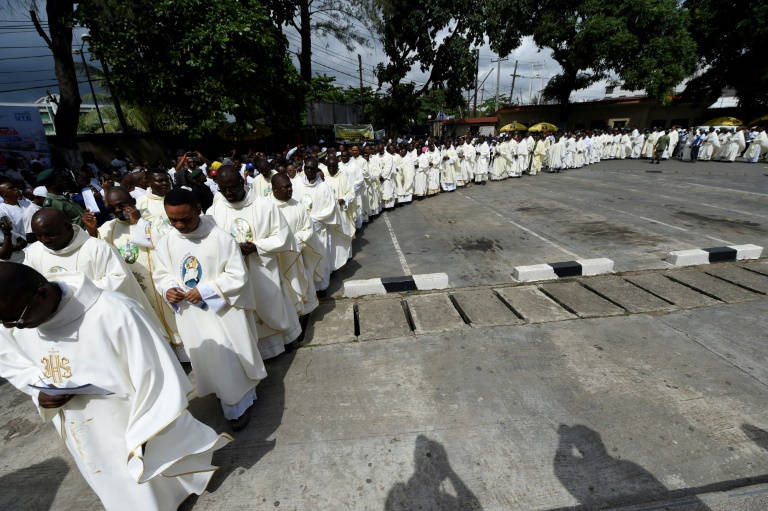 دفن 19 كاثوليكيًا قتلوا في الشهر الماضي في نيجيريا