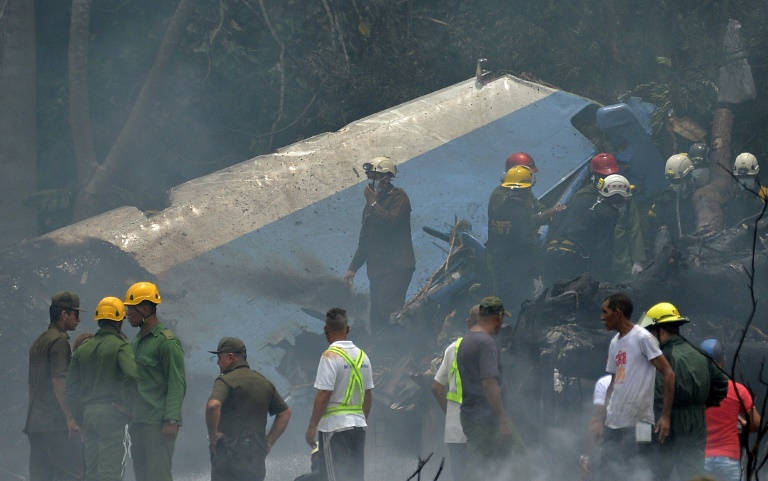 حداد في كوبا على ضحايا الطائرة وغموض يلفّ تحطمها