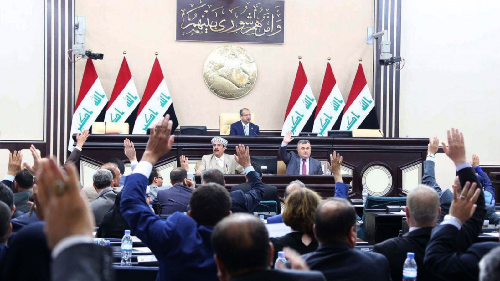 مجلس النواب العراقي مصوتا على أحد القوانين 