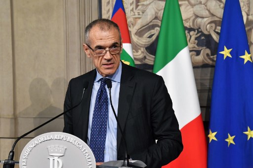 الرئيس الايطالي يكلف كارلو كوتاريلي بتشكيل الحكومة