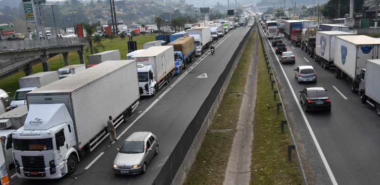 إضراب سائقي الشاحنات استمر على الرغم من تدخل الجيش في البرازيل