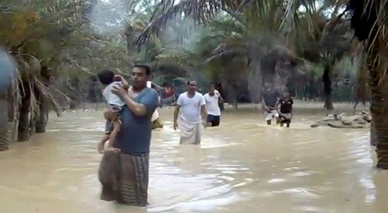وفاة طفلة في سلطنة عمان جراء الإعصار ميكونو