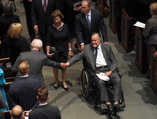 الرئيس الاميركي الأسبق بوش الاب يخرج من المستشفى