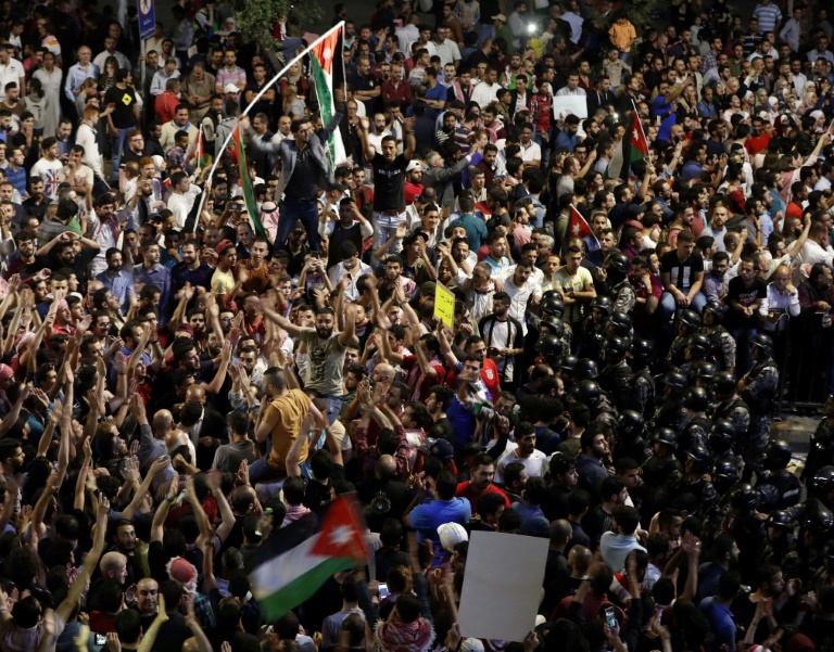 رئيس الوزراء الأردني المكلف يبدأ مشاوراته لتشكيل الحكومة