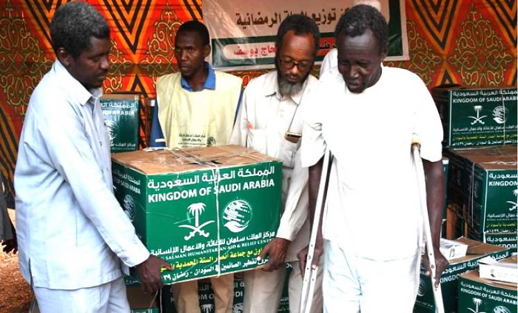 باخرة مساعدات إنسانية سعودية تصل إلى السودان