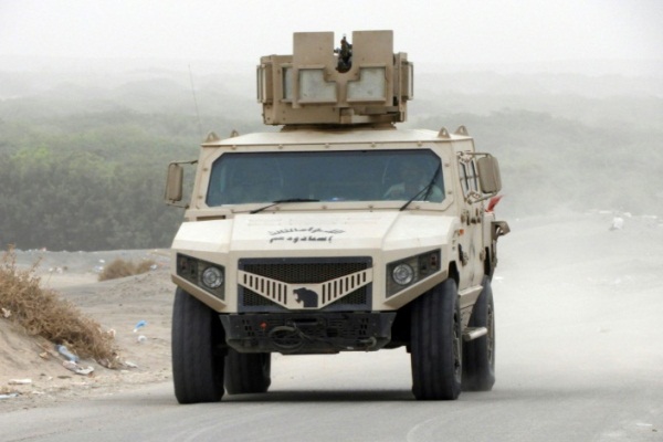القوات اليمنية تصل إلى مشارف مطار الحديدة