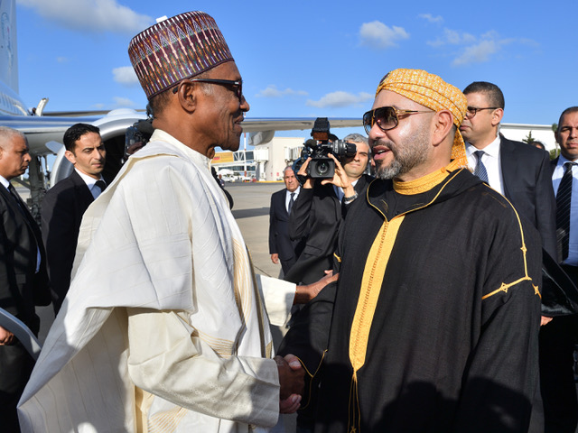 العاهل المغربي يجري مباحثات على انفراد مع الرئيس النيجيري
