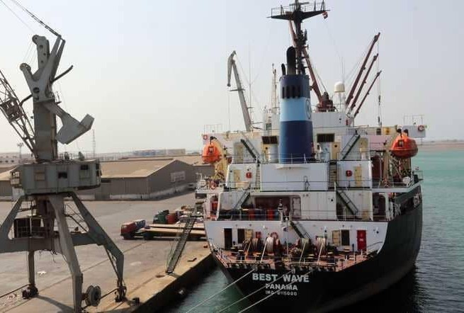 سيطرة الحوثيين على ميناء الحديدة تعمّق أزمة اليمنيين