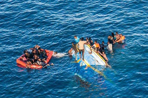 البحرية المغربية تنقد 472 مهاجرًا في مياه المتوسط والأطلسي