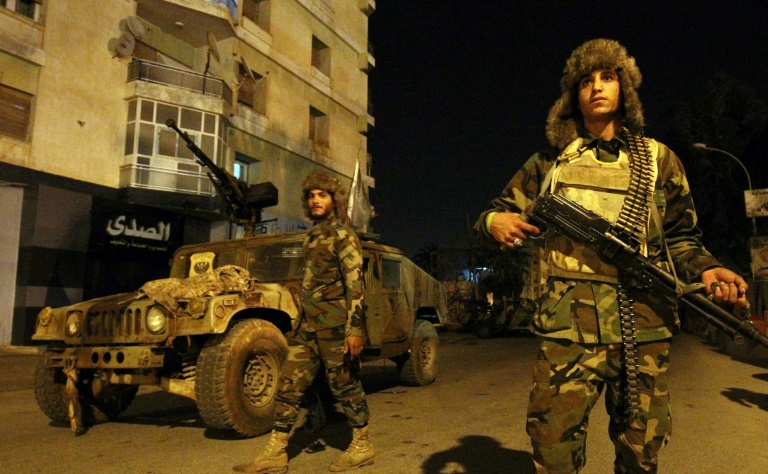 قوات حفتر تشن غارات ضد جماعات مسلحة قرب الهلال النفطي