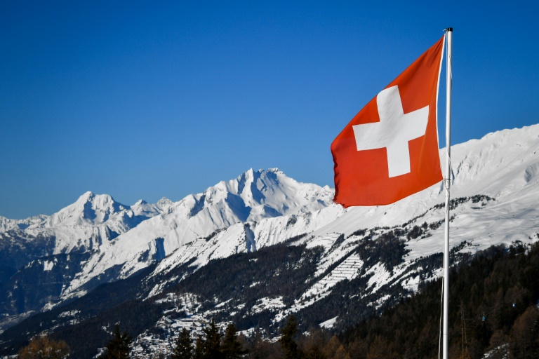 سويسرا تنوي بيع أسلحة لدول 