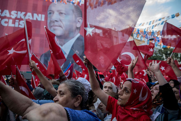 تركيا تهاجم مراقبين أوروبيين
