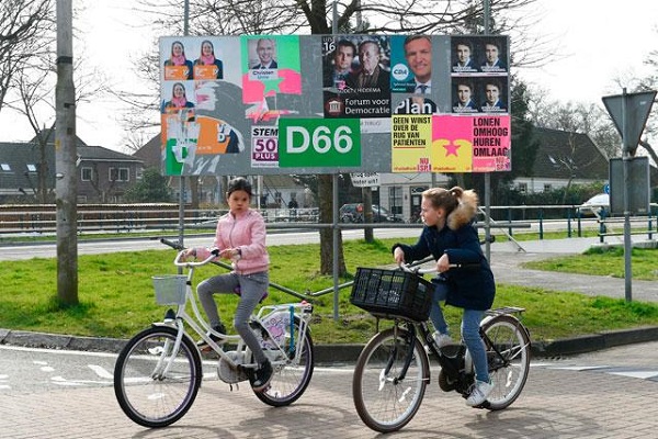 هولندا تكافئ مستخدمي الدراجات النارية بدلاً من السيارات