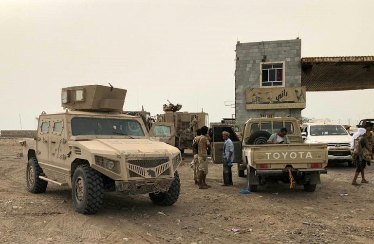 الحوثيون يتعهدون بصد تقدم قوات الحكومة اليمنية بعد استعادتها مطار الحديدة