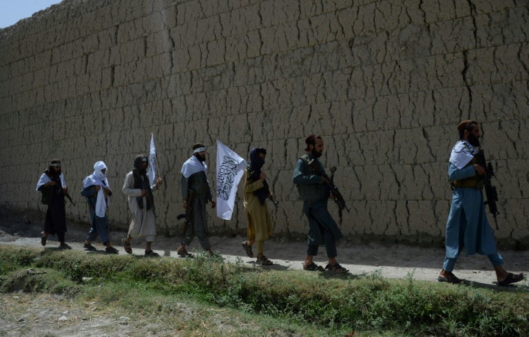 طالبان تخطف عشرات العمال في هجوم دام في افغانستان