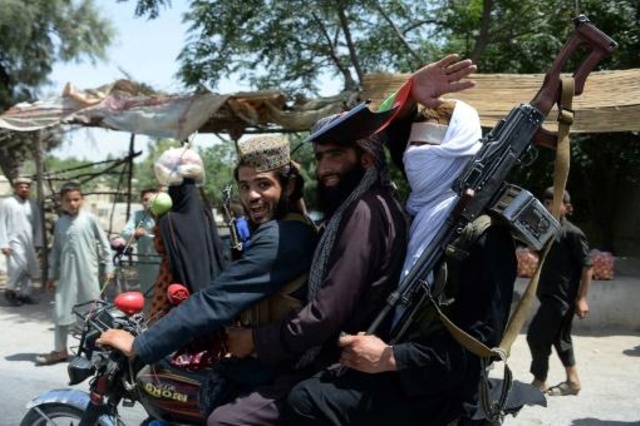 الحكومة الأفغانية تنتظر رد طالبان على تمديد الهدنة رغم هجوم انتحاري