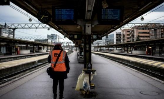 انقسام في صفوف نقابات السكك الحديد الفرنسية بشأن مواصلة الإضراب