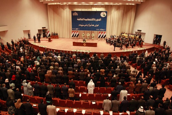 العراق ينفذ حكم الإعدام بـ12 