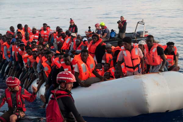 سفن إنقاذ المهاجرين في المتوسط تعاني من التخبط