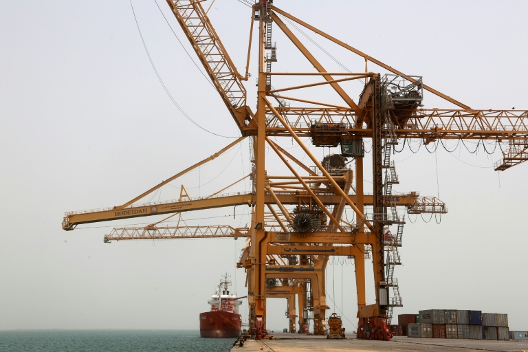 الاتحاد الأوروبي يطلب وقفًا لإطلاق النار للوصول إلى ميناء الحديدة في اليمن