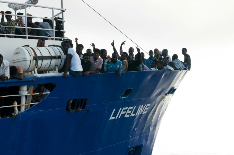 روما تسمح لسفينة شحن دنماركية تقل مهاجرين بالرسو في صقلية