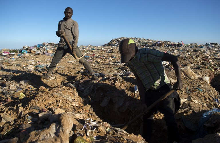 مهاجرون في شمال المغرب يقتاتون من النفايات ويحلمون باوروبا