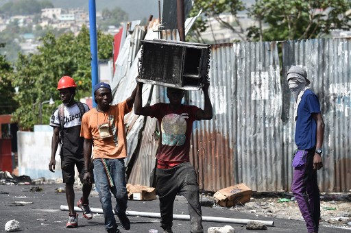 سلب ونهب في عاصمة هايتي عشية اضراب عام