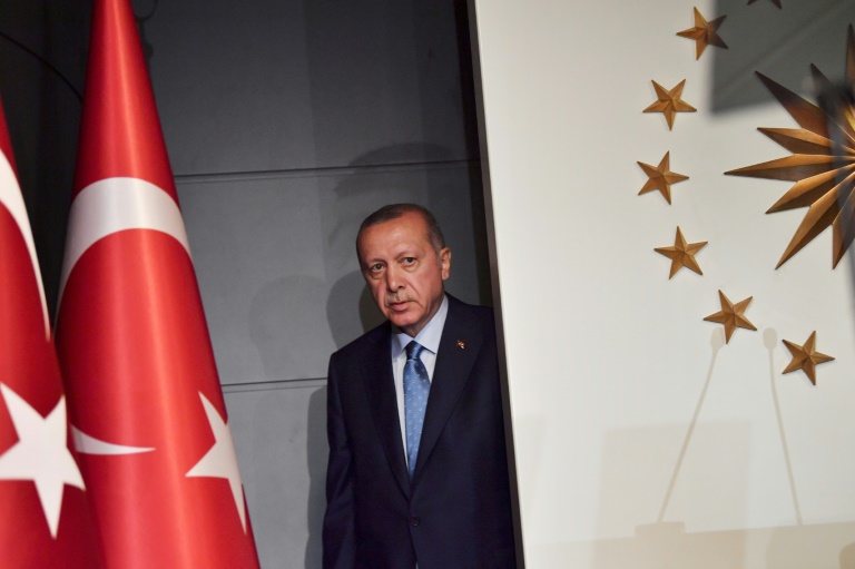 أردوغان يؤدي اليمين الدستورية الاثنين بسلطات معززة